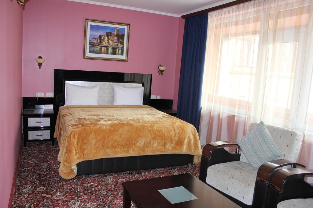 Erebuni Hotel Erivan Dış mekan fotoğraf