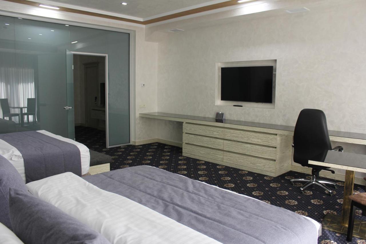Erebuni Hotel Erivan Dış mekan fotoğraf